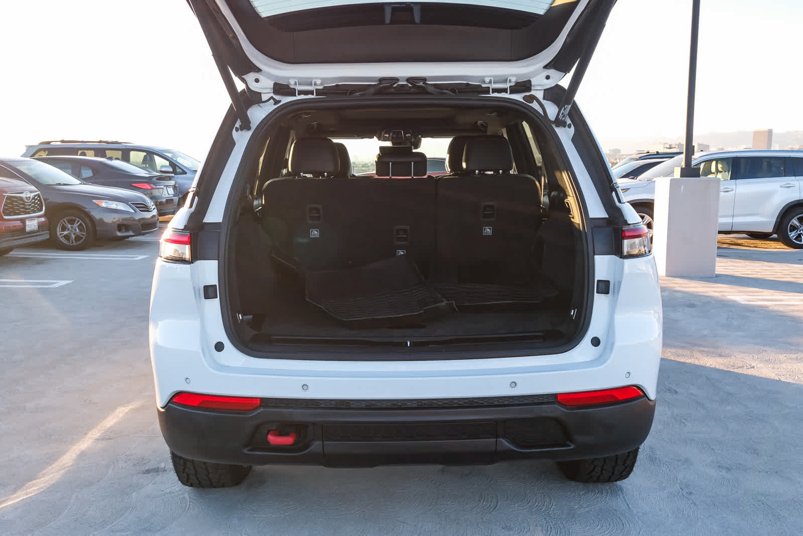 Used 2022 Jeep Grand Cherokee Trailhawk w/ Luxury Tech Group III AWD/4WD image 27