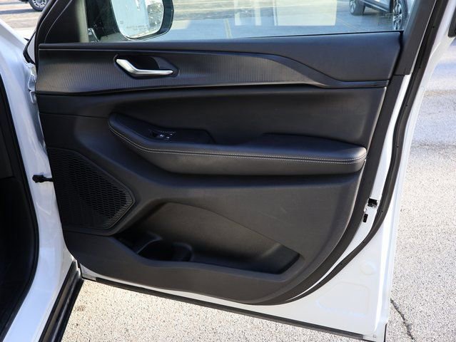 Used 2024 Jeep Grand Cherokee Altitude image 11