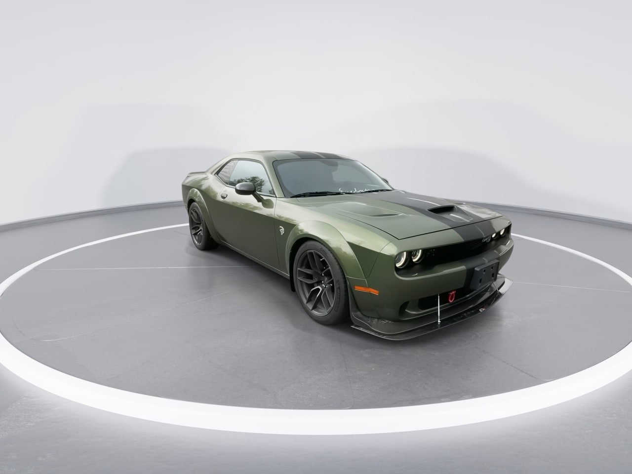 Used 2018 Dodge Challenger SRT Hellcat RWD image 2