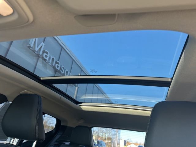 Certified 2025 Volvo XC40 B5 Plus AWD/4WD image 27