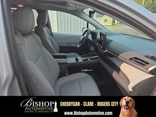 Used 2025 Toyota Sienna XLE FWD image 26