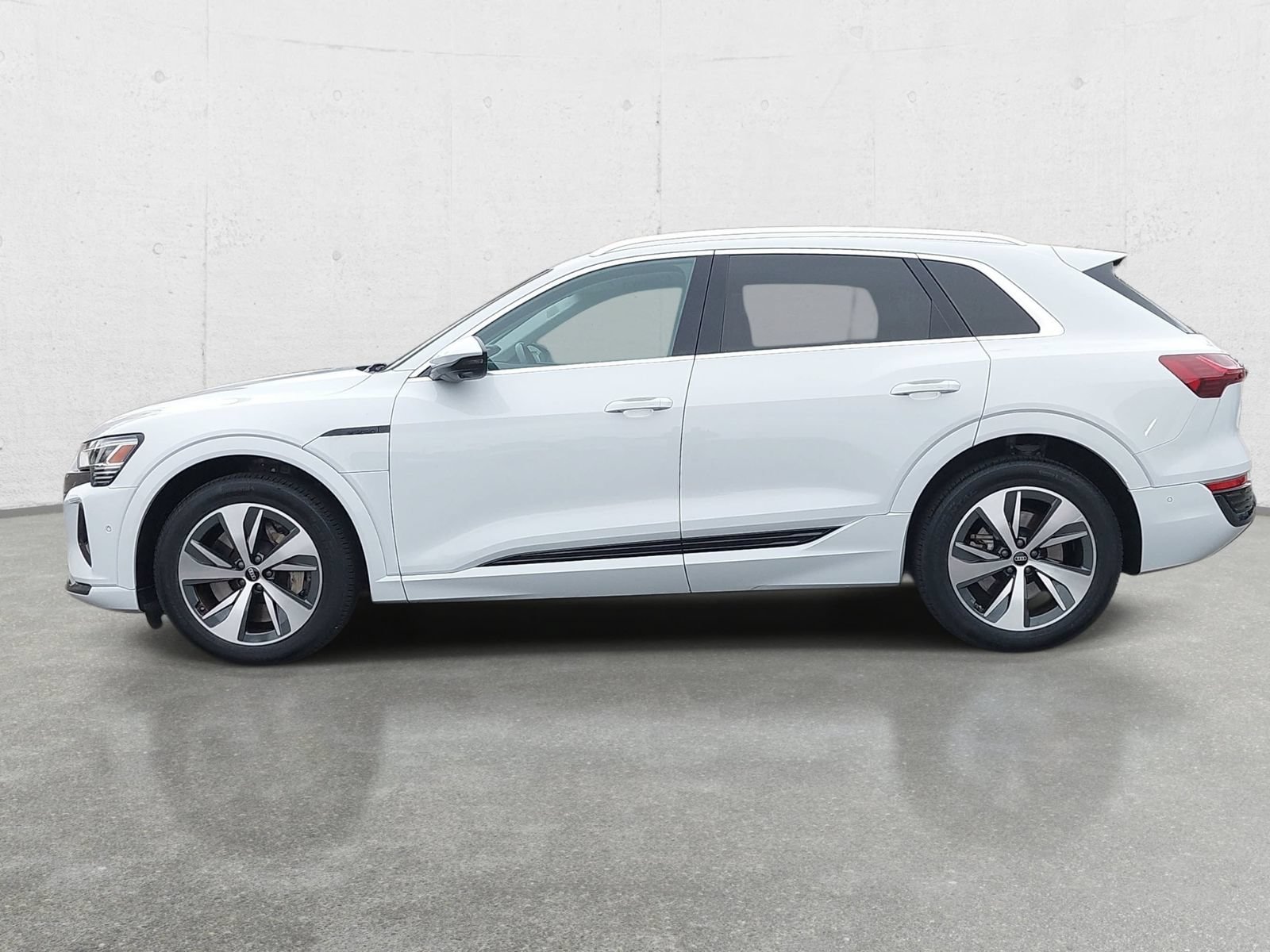 Used 2024 Audi Q8 e-tron Premium Plus w/ Premium Plus Package AWD/4WD image 8