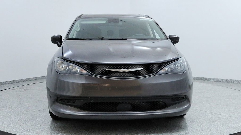 Used 2023 Chrysler Voyager LX image 8