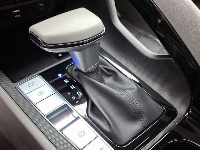 Used 2025 Hyundai Elantra SEL image 15