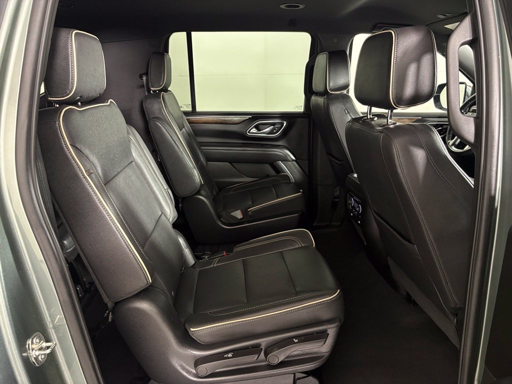 Used 2023 Chevrolet Suburban Premier AWD/4WD image 45