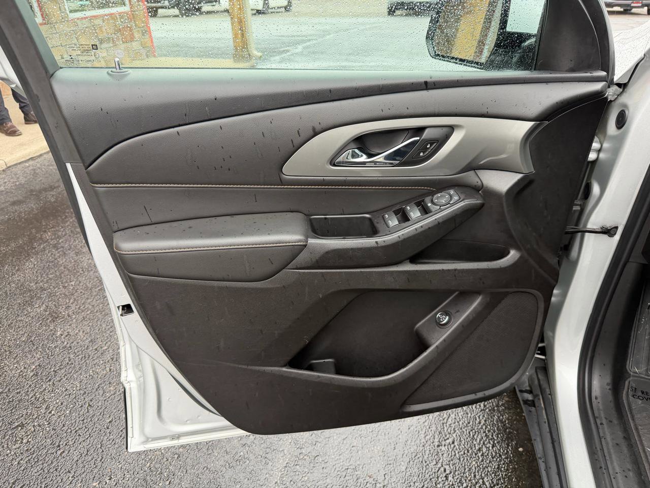 Used 2020 Chevrolet Traverse LT image 13