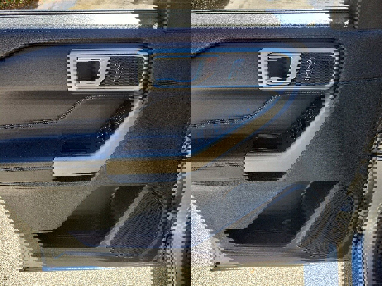 Used 2023 Ford Explorer XLT w/ Equipment Group 202A image 15