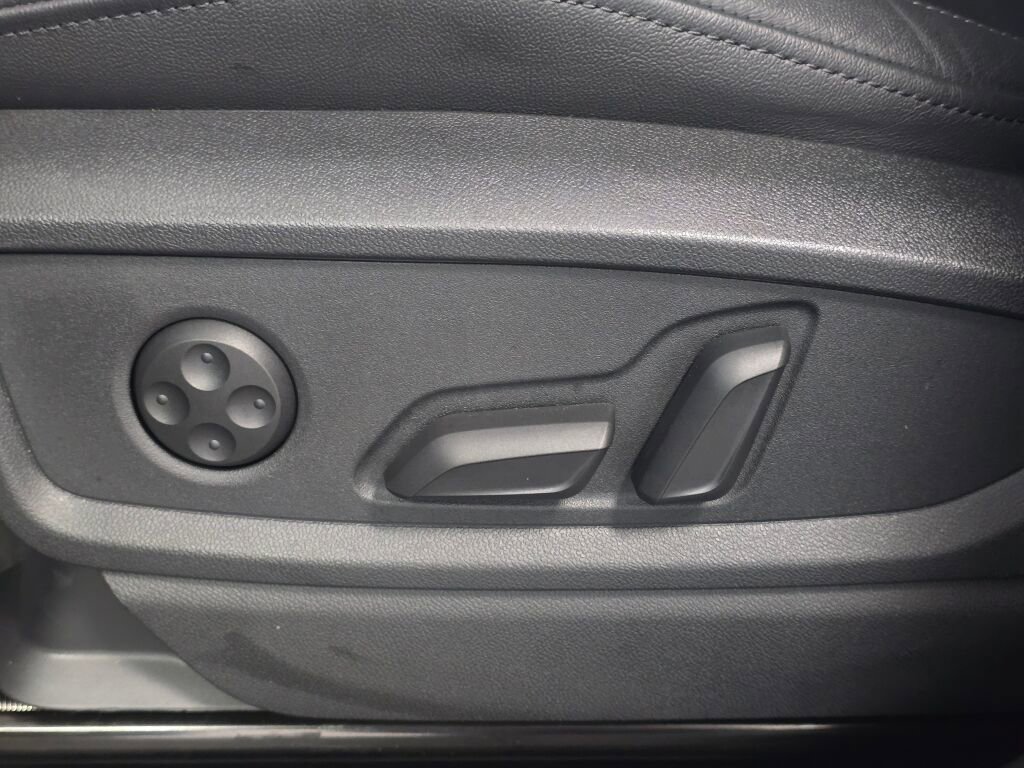 Certified 2025 Audi Q5 2.0T Premium Plus image 37