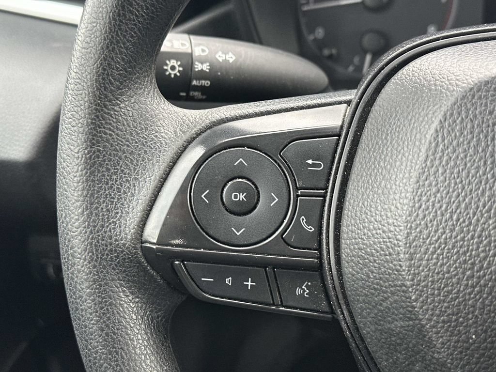Used 2025 Toyota Corolla LE FWD image 21