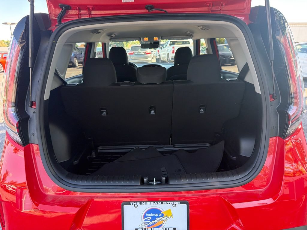 Used 2025 Kia Soul LX w/ LX Technology Package FWD image 24