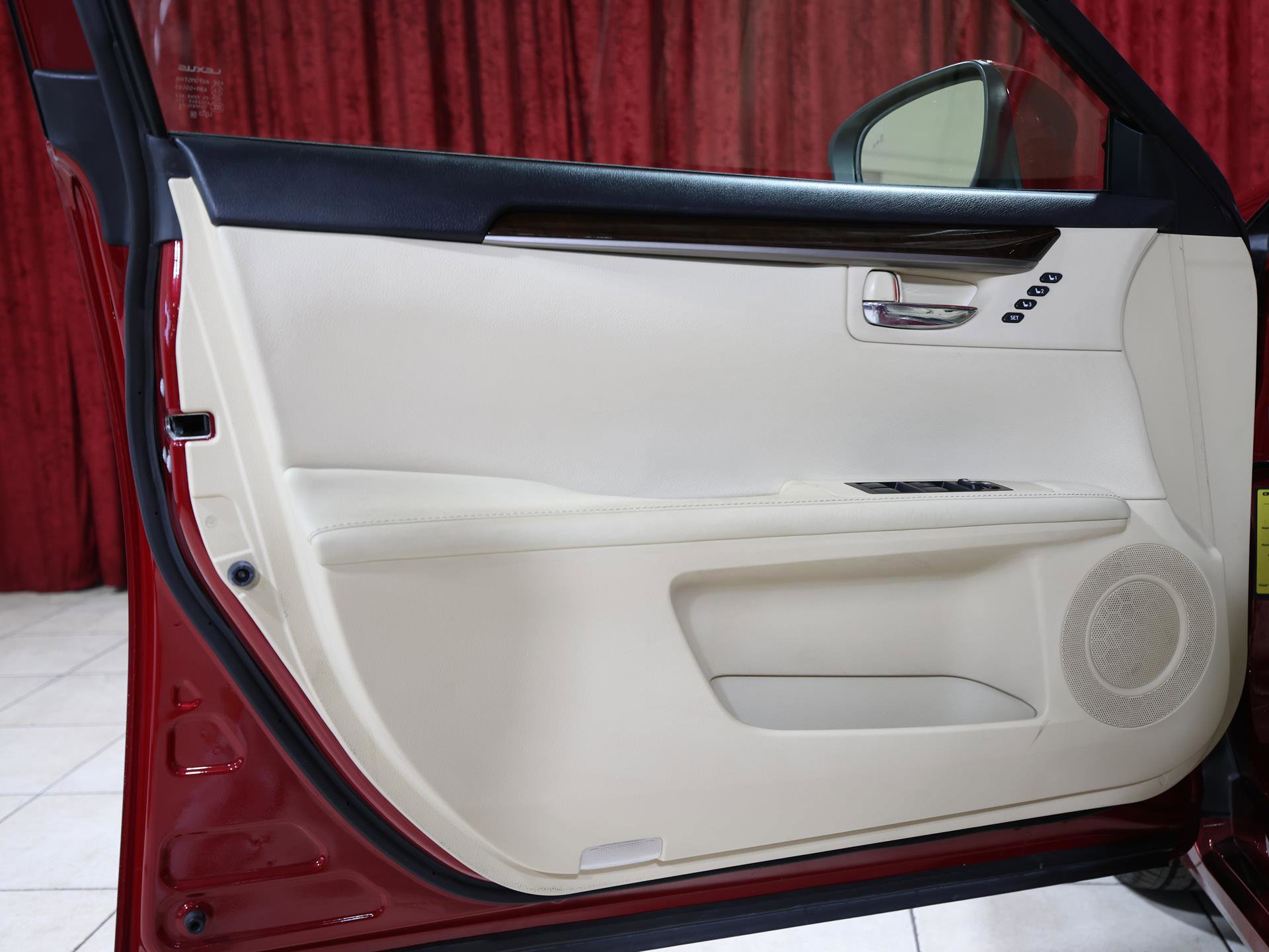 Used 2015 Lexus ES 350 w/ Luxury Package FWD image 11