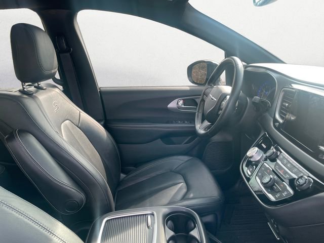 Used 2020 Chrysler Pacifica Touring-L Plus image 15