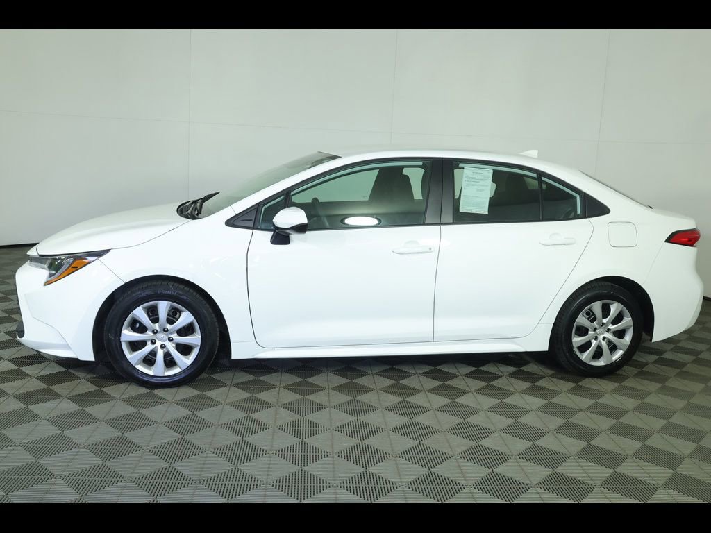 Used 2025 Toyota Corolla LE FWD image 13