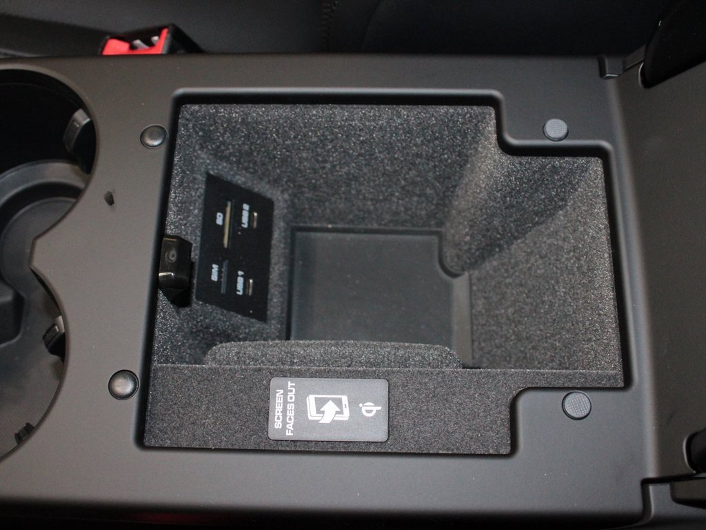 Used 2025 Porsche Macan image 31