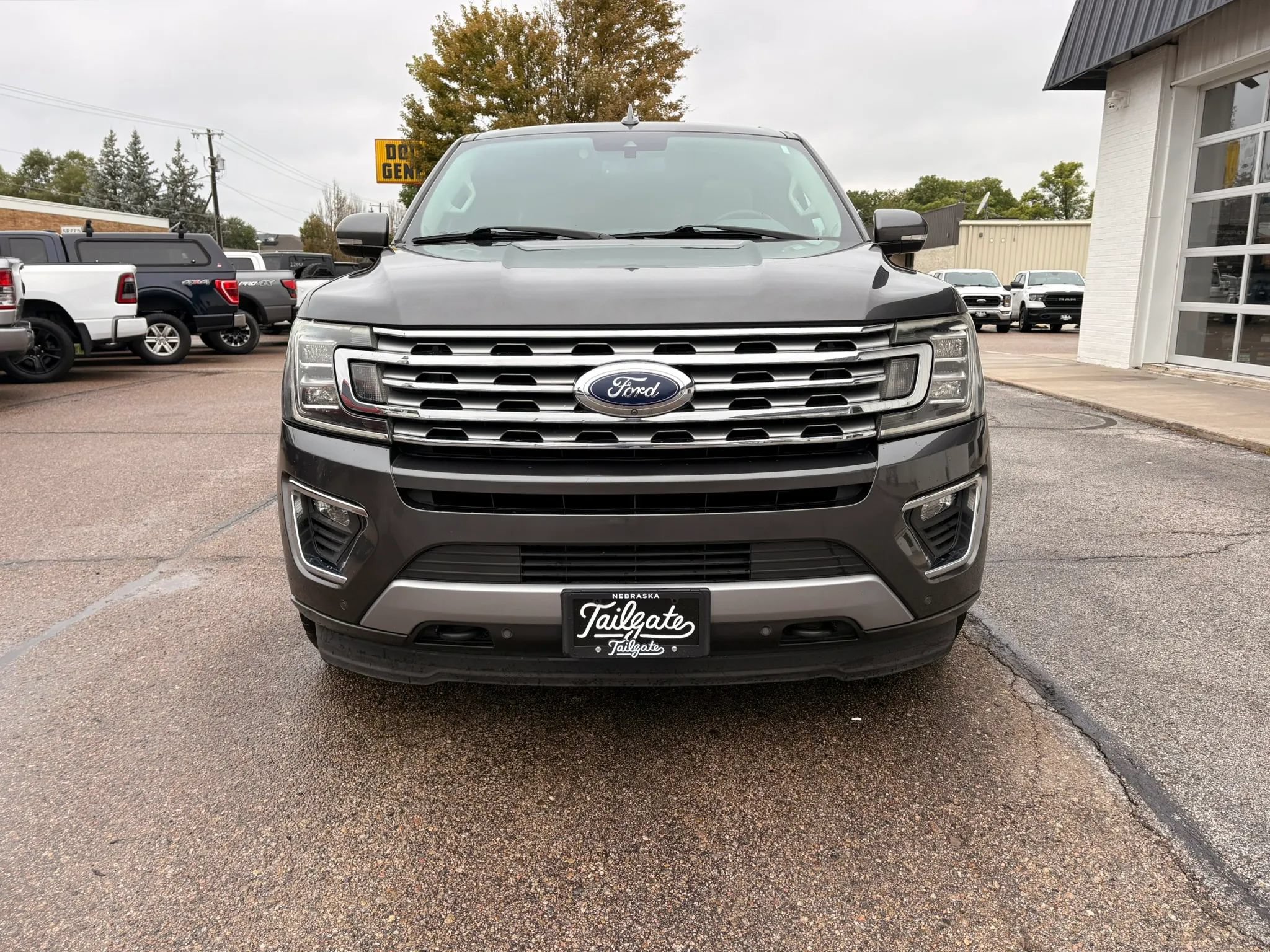 Used 2019 Ford Expedition Limited w/ Special Edition Package AWD/4WD image 3