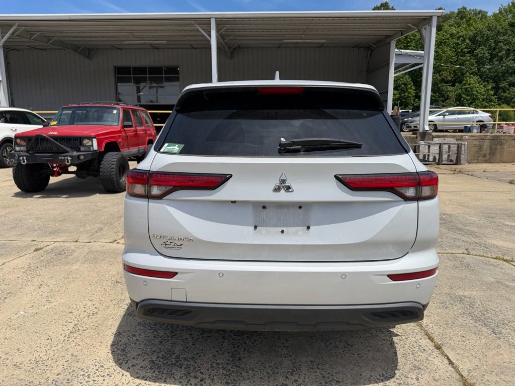 Used 2023 Mitsubishi Outlander ES FWD image 5