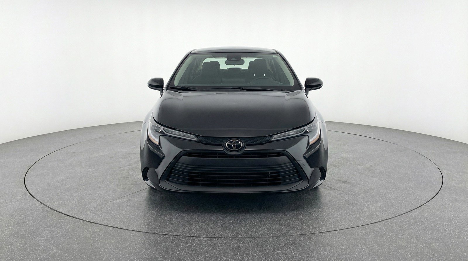 Used 2025 Toyota Corolla LE FWD image 2