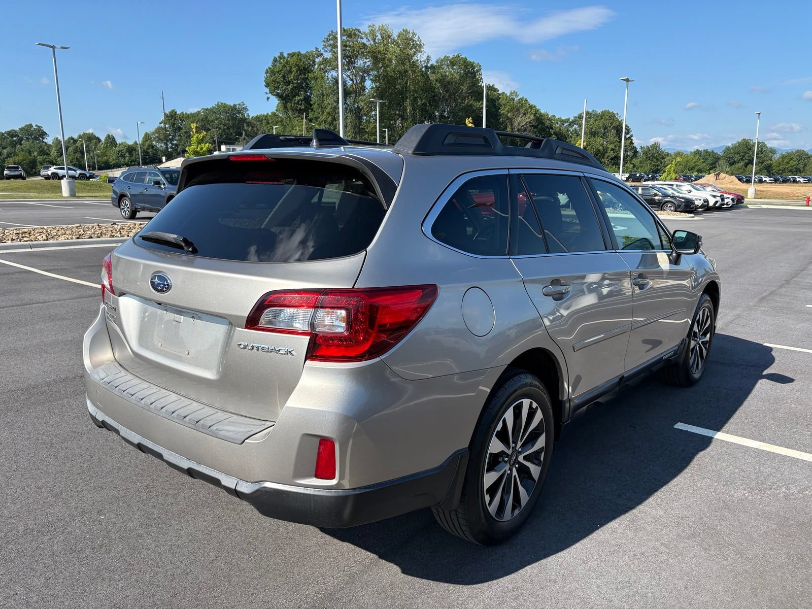 Used 2016 Subaru Outback 2.5i Limited AWD/4WD image 7