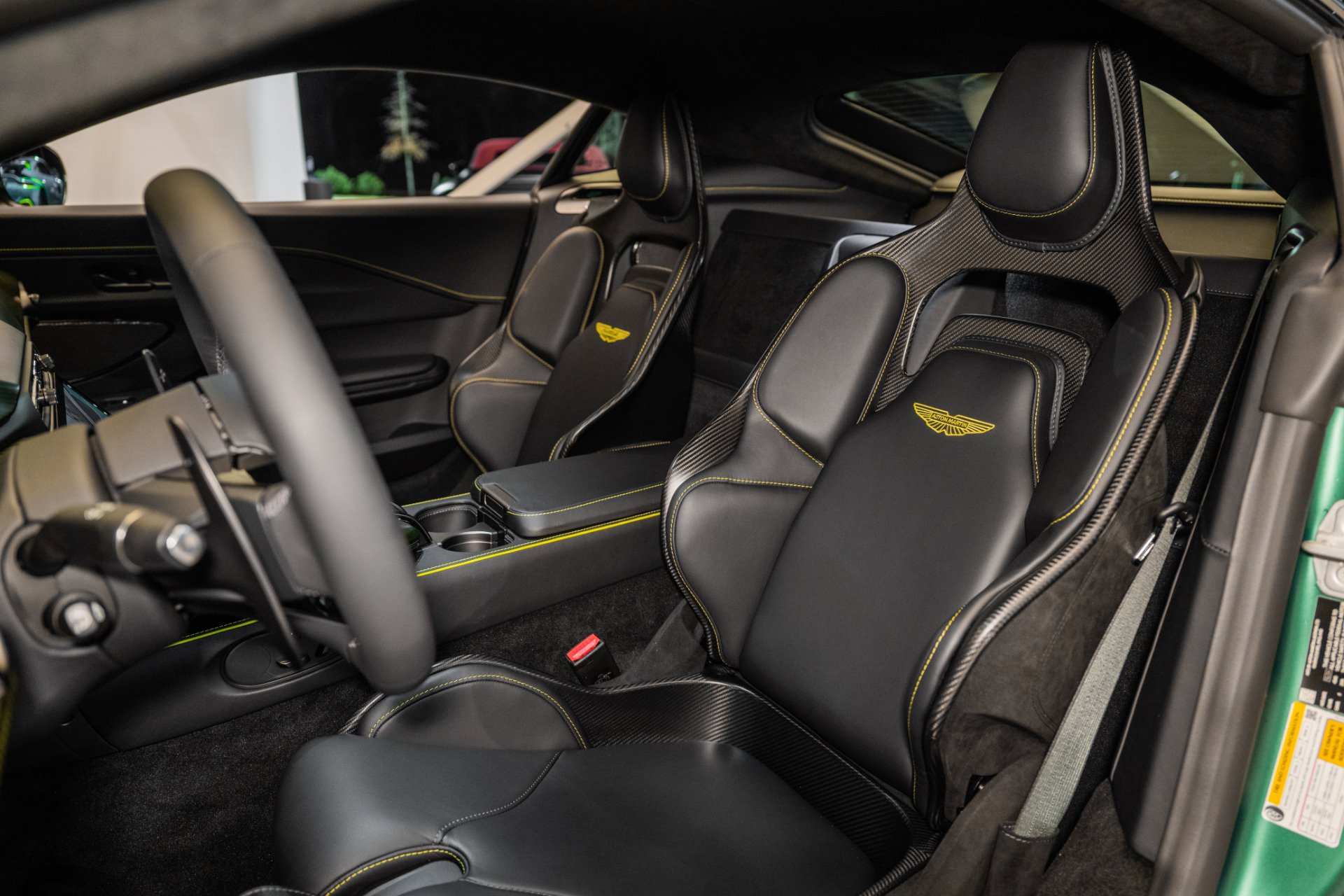 Used 2025 Aston Martin V8 Vantage Coupe image 12