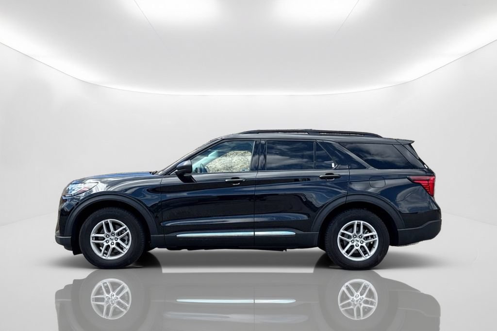 Used 2025 Ford Explorer Active w/ Active Comfort Package RWD image 3