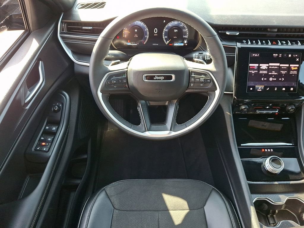 Used 2025 Jeep Grand Cherokee Altitude image 14