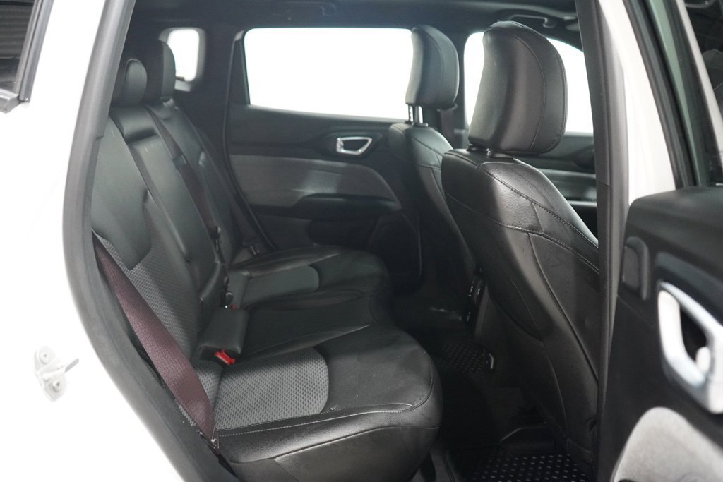 Used 2025 Jeep Compass Latitude w/ Sun & Sound Group AWD/4WD image 38