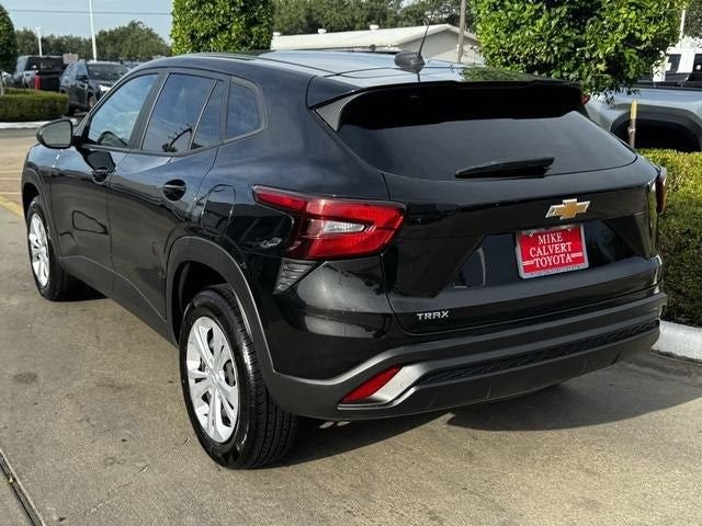 Used 2025 Chevrolet Trax LS FWD image 7