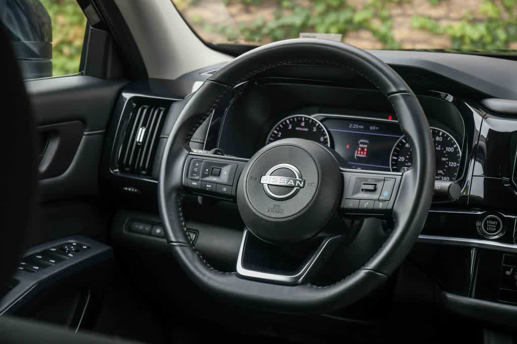Used 2024 Nissan Pathfinder SV w/ SV Premium Package FWD image 13