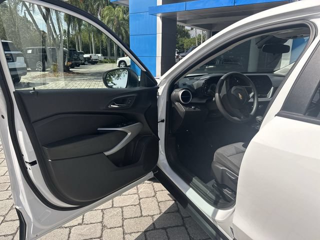 Used 2025 Chevrolet Trax LS FWD image 22