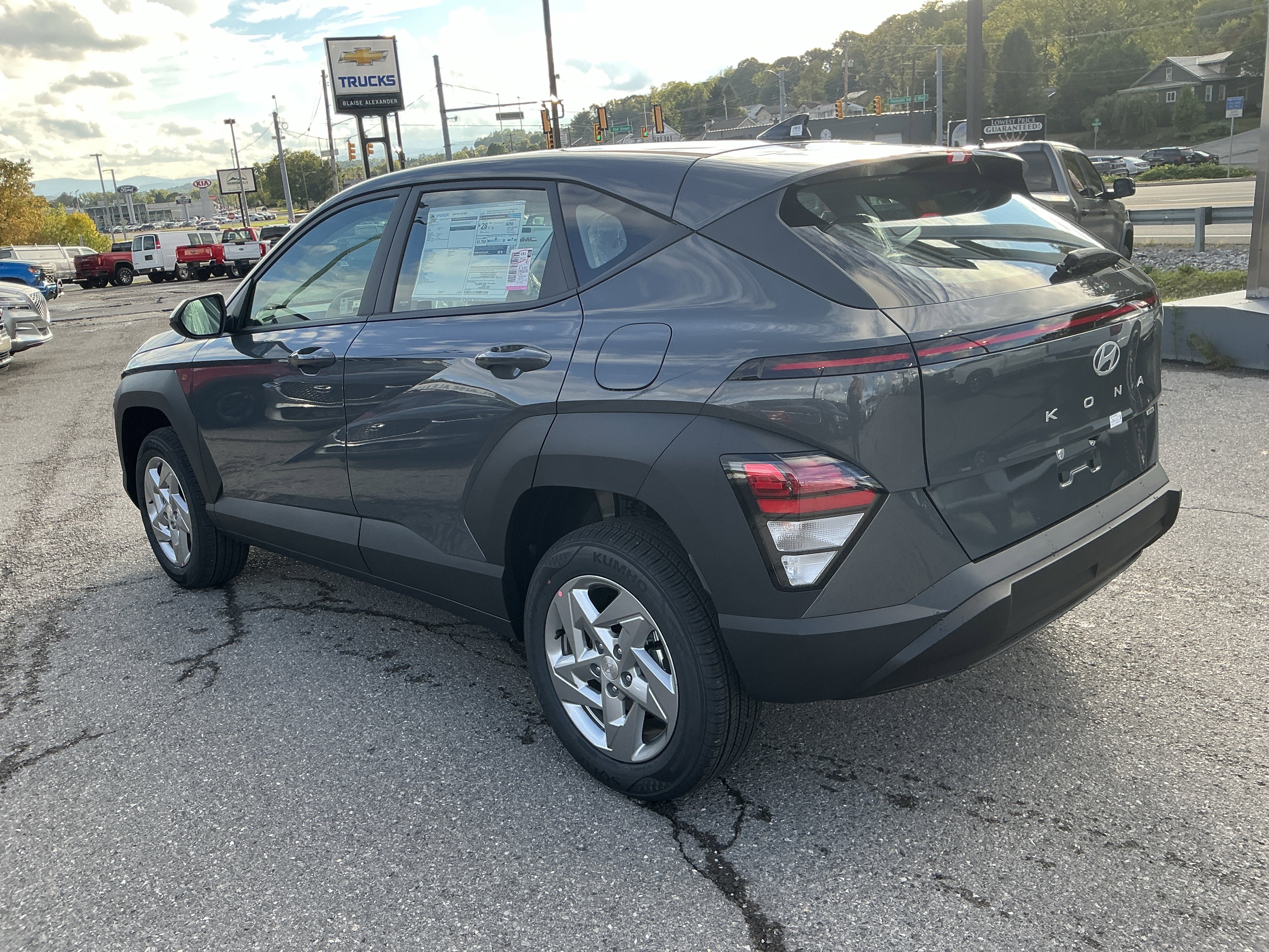 New 2026 Hyundai Kona SE image 5