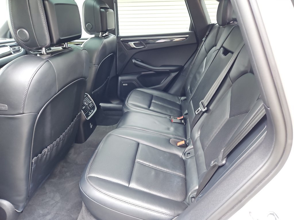 Used 2023 Porsche Macan S AWD/4WD image 36
