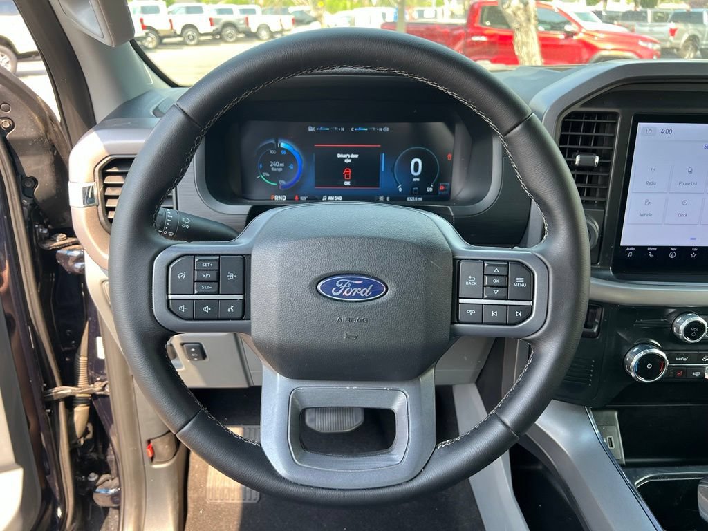 Used 2025 Ford F150 Lightning XLT AWD/4WD image 32