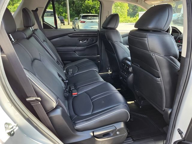 Used 2025 Honda Pilot Elite image 21