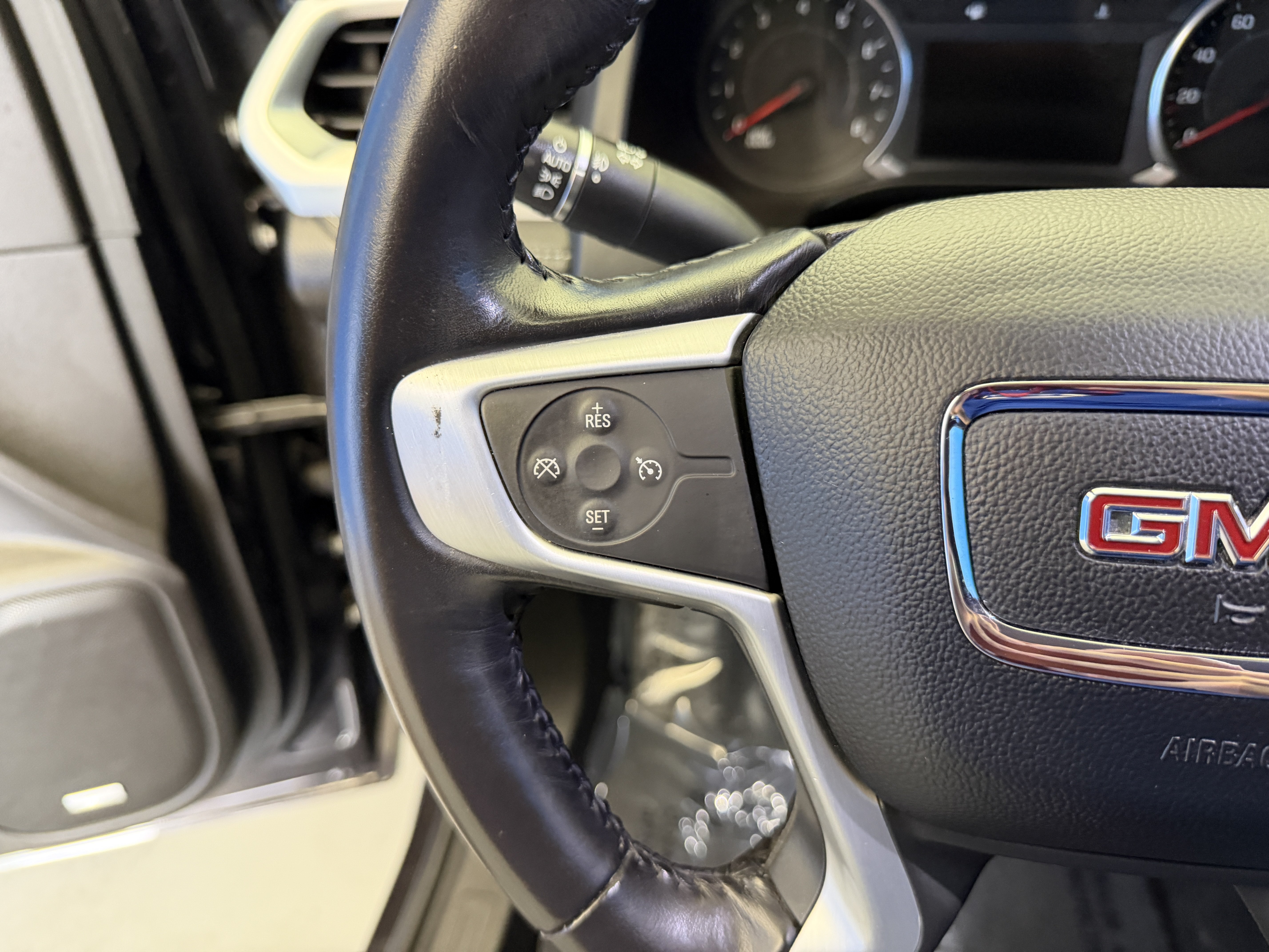 Used 2019 GMC Acadia SLE w/ Driver Alert Package I FWD image 16