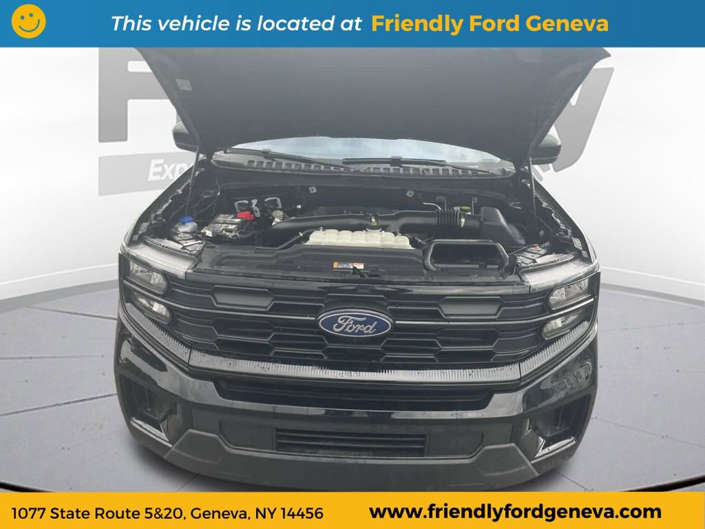 Used 2025 Ford Expedition Active AWD/4WD image 29