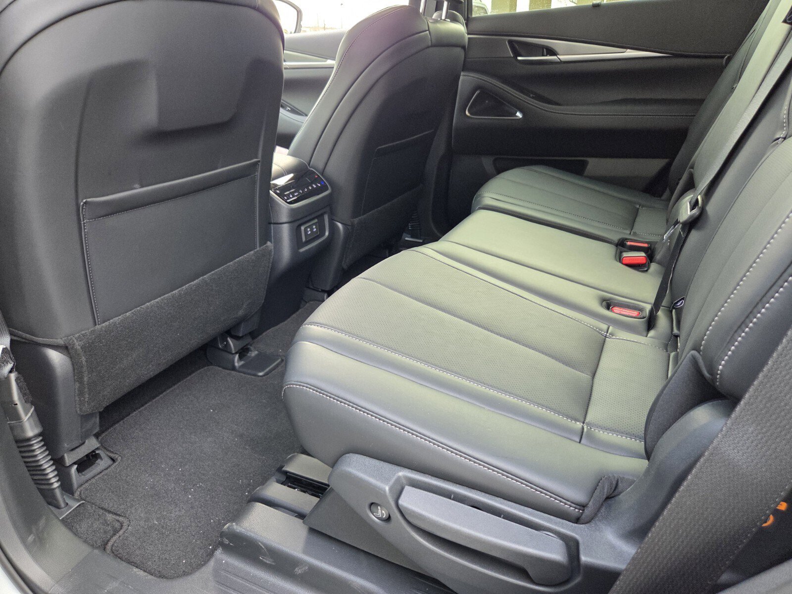 New 2026 INFINITI QX60 Luxe w/ Cargo Package image 10