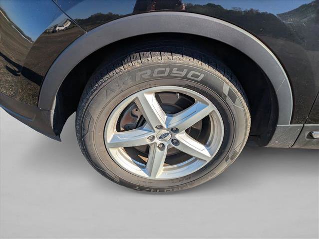 Used 2018 Ford Explorer XLT w/ Equipment Group 202A FWD image 10