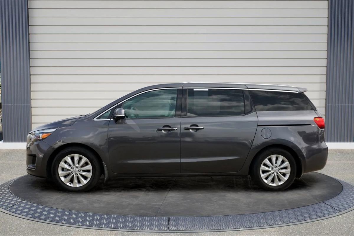 Used 2015 Kia Sedona EX FWD image 4