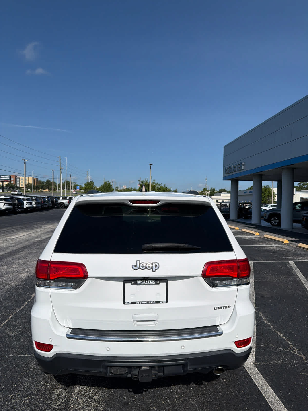 Used 2017 Jeep Grand Cherokee Limited w/ Trailer Tow Group IV RWD image 4