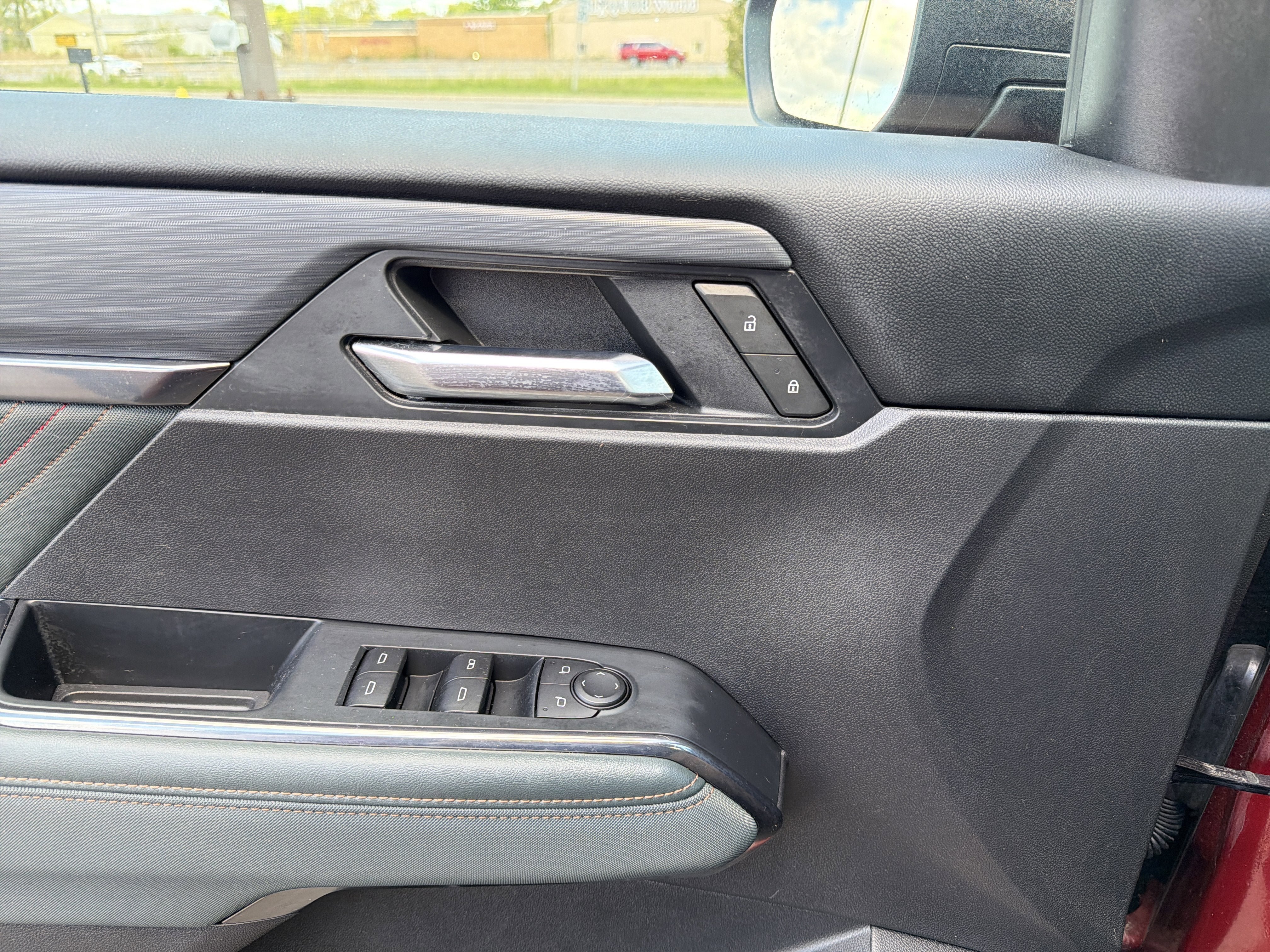 Used 2025 GMC Acadia AT4 AWD/4WD image 15