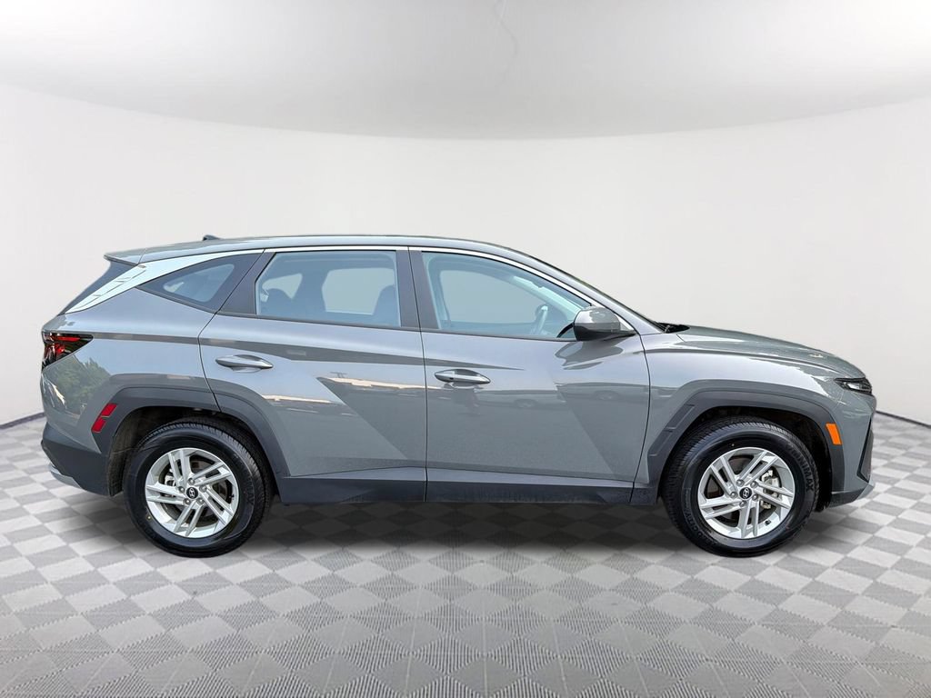 Used 2025 Hyundai Tucson SE FWD image 4