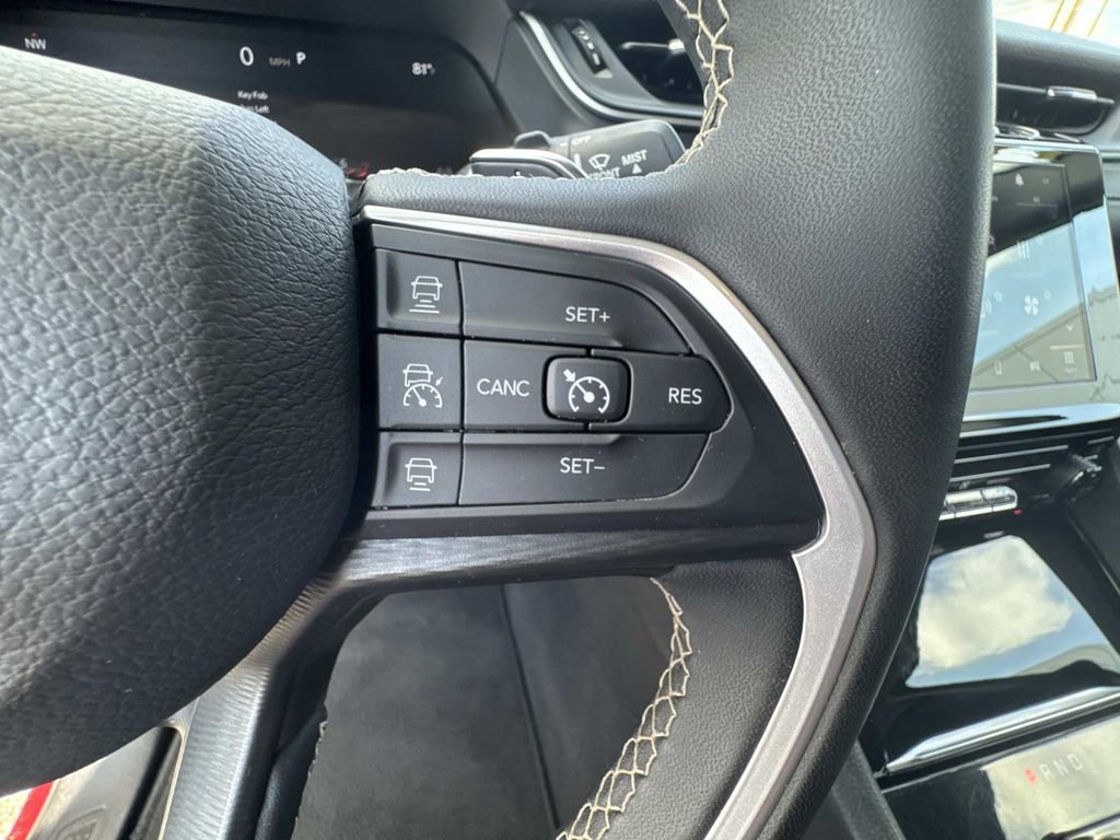 Used 2023 Jeep Grand Cherokee L Laredo image 24