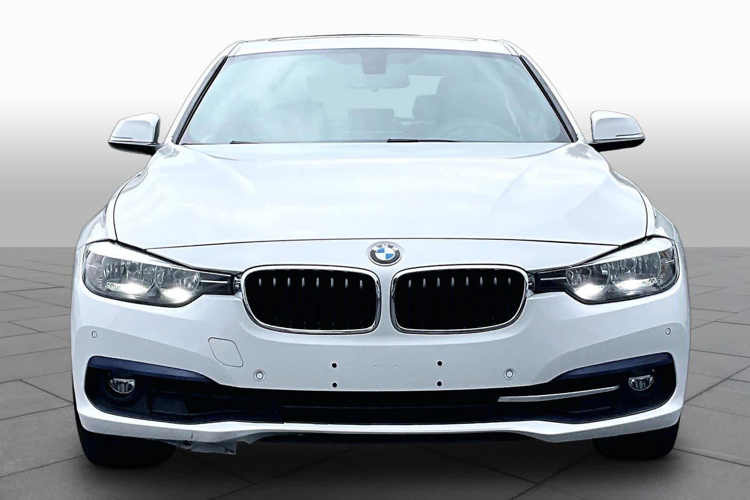 Used 2017 BMW 330i xDrive Sedan AWD/4WD image 4