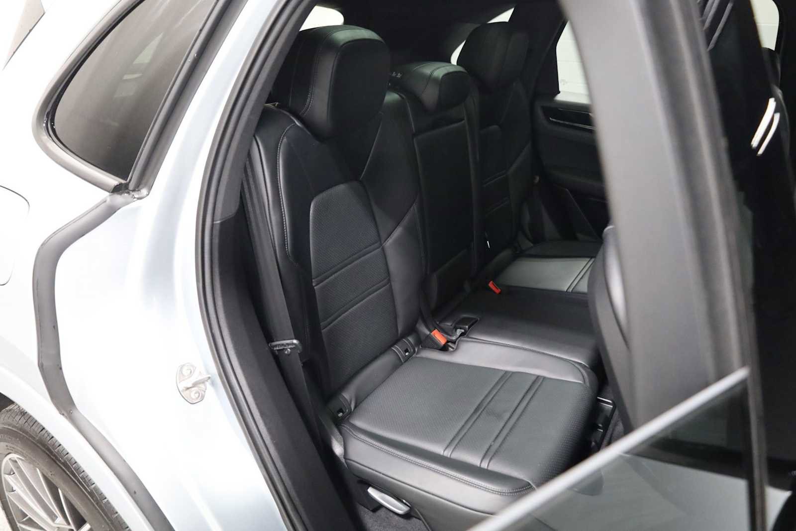 Used 2021 Porsche Cayenne image 37