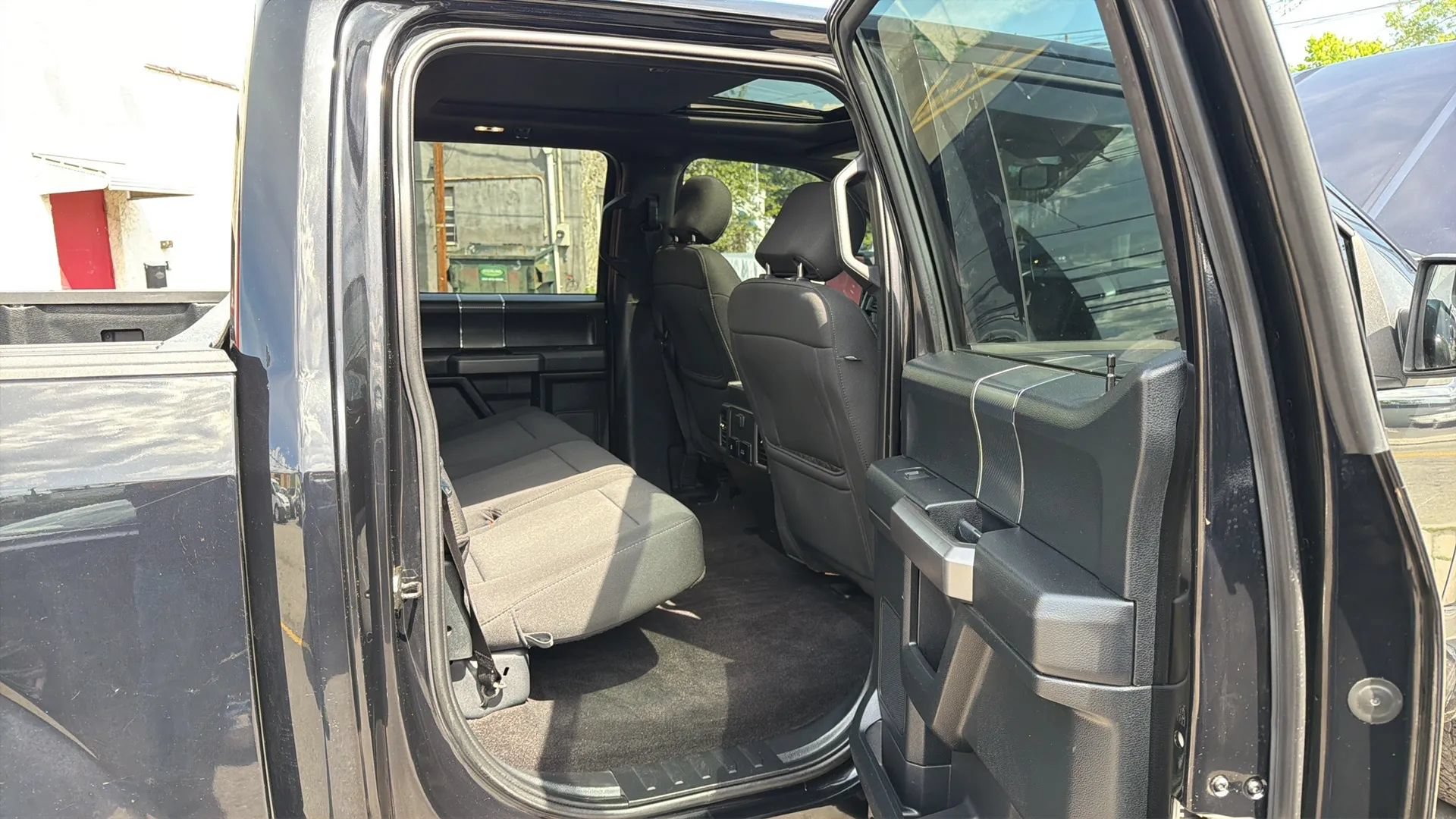 Used 2019 Ford F150 XLT w/ Equipment Group 302A Luxury AWD/4WD image 24