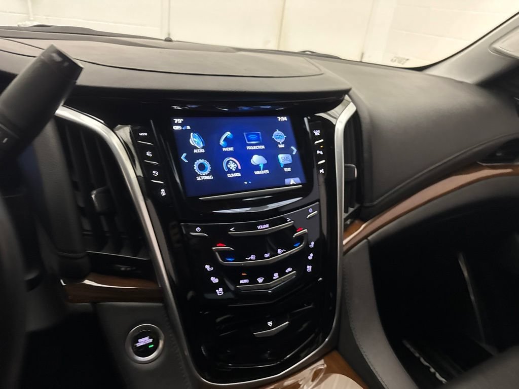 Used 2020 Cadillac Escalade ESV 4WD image 17