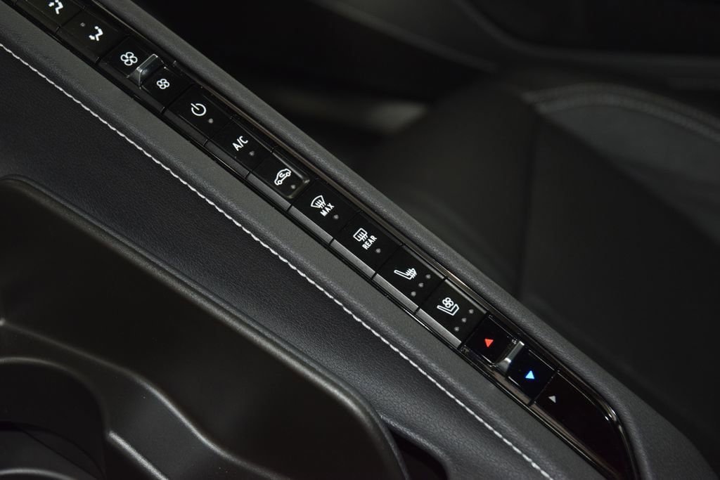 Used 2023 Chevrolet Corvette Stingray Preferred Cpe w/ Z51 Performance Package RWD image 31