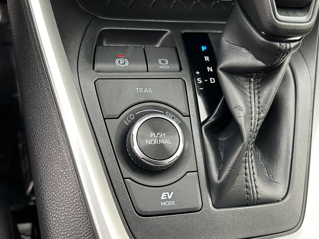 Certified 2025 Toyota RAV4 LE image 29