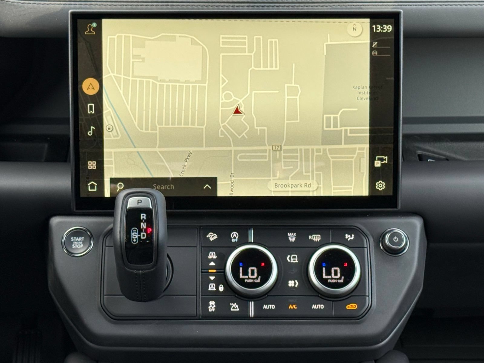 New 2025 Land Rover Defender 110 X-Dynamic SE AWD/4WD image 22