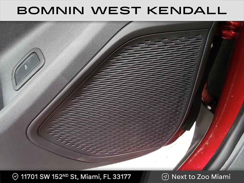 Used 2025 Chevrolet Traverse LT image 24